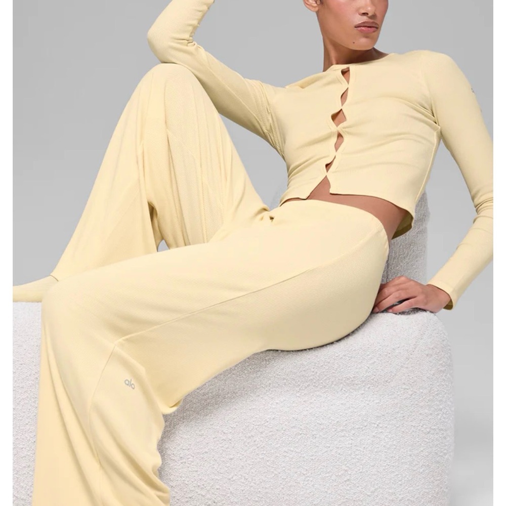 ALO Yoga Candlelight Dreamlight Lounge set - Picture 2 of 16